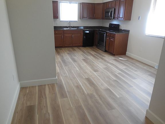 3rd image of 55 W Hudson St