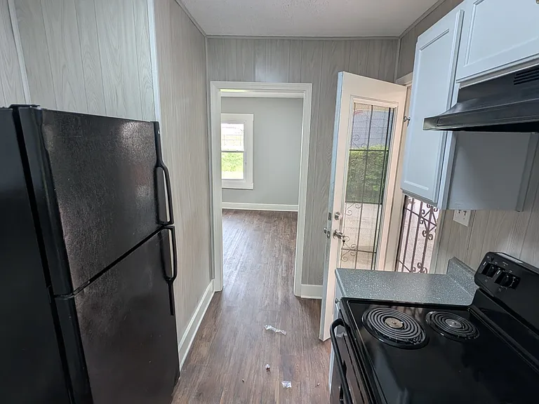 1022 Beck St — Photo 4