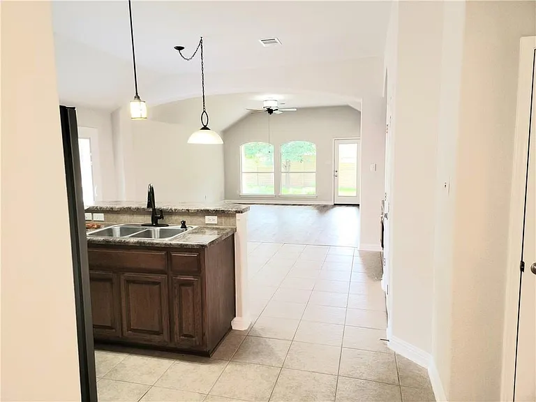 2833 Checker Dr — Photo 6