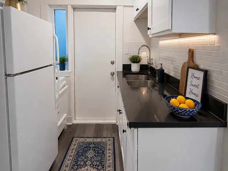 910 Pine Ave #924 — Photo 2