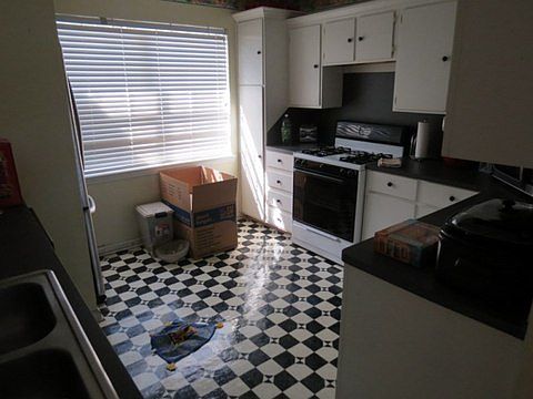 4th image of 5300 Lincoln Ave