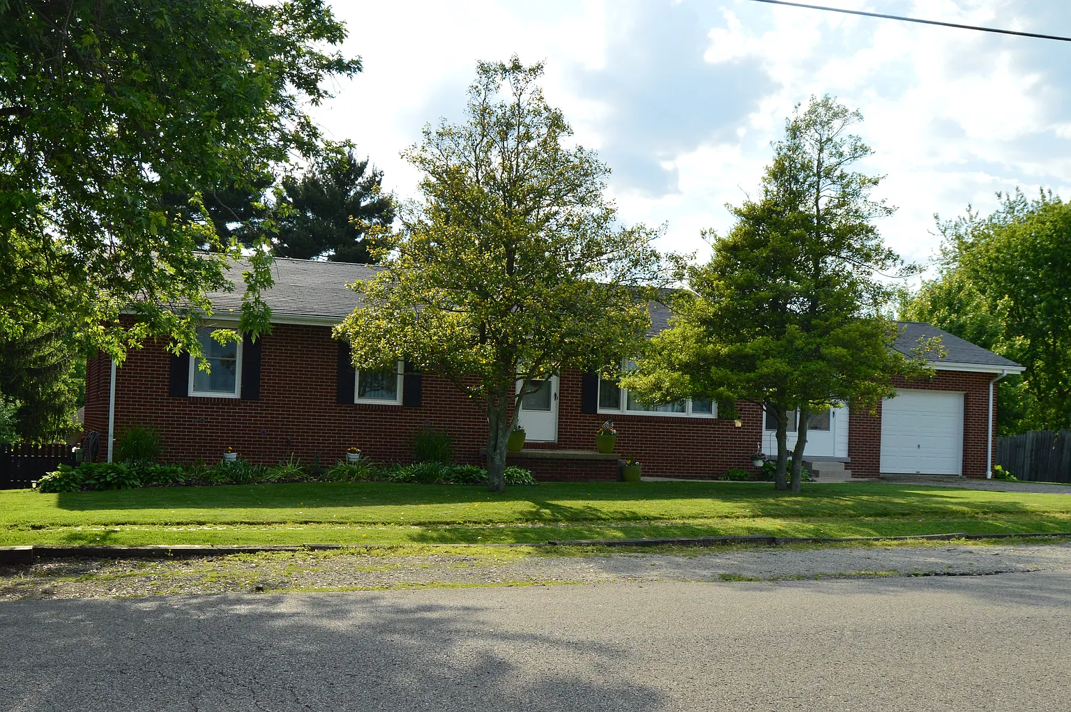 327 Lincoln Ave photo 1