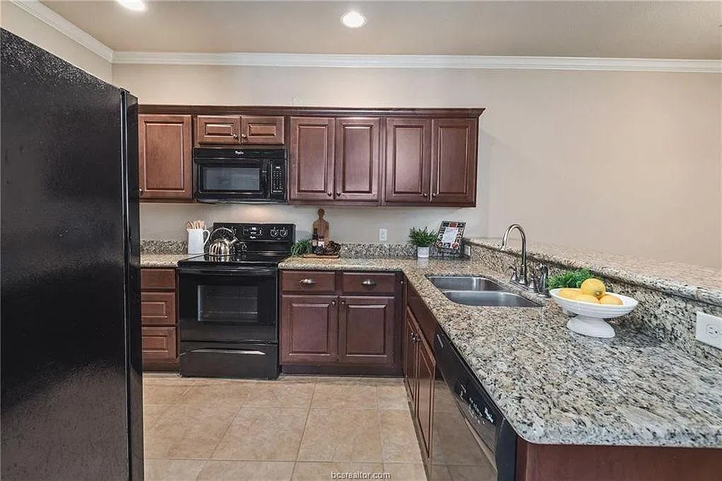 3 bed, 1476 sqft, $1,800 — Photo 4