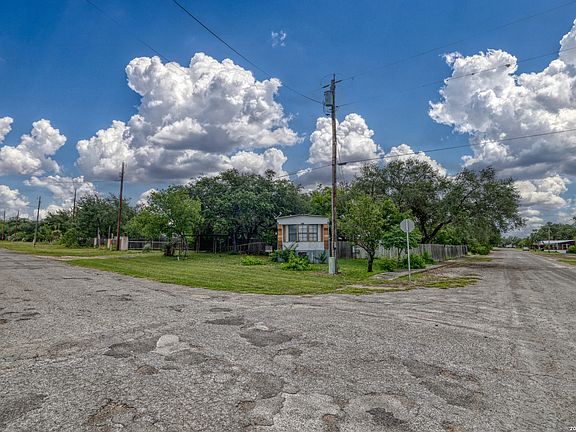 3rd image of 403 E Third St