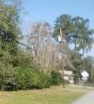 Exterior Neighborhood (street photo)