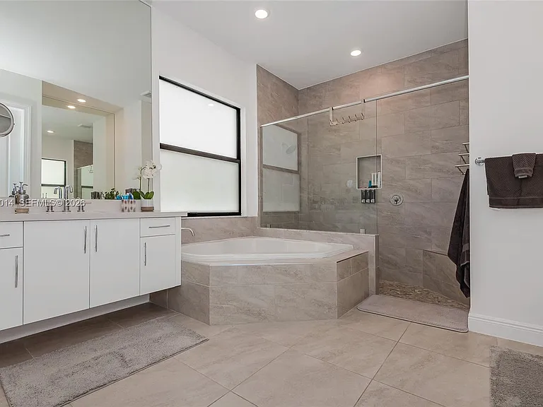 12835 Bayside Ct — Photo 30
