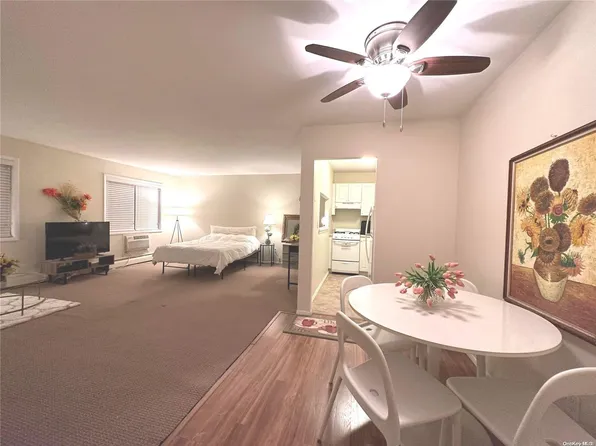 460 Old Town Road #3M, Port Jefferson Station, NY 11776