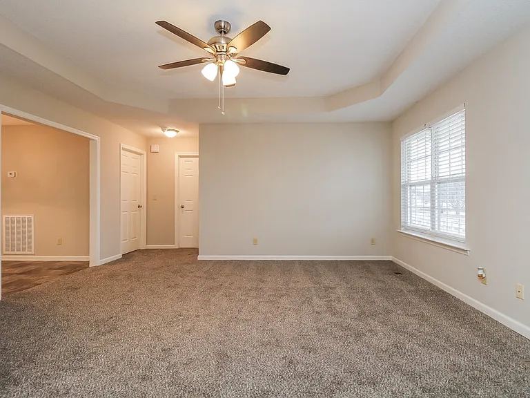 1906 Landmark Ln — Photo 9