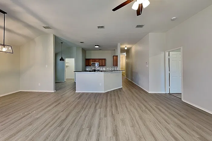 4 bed, 2.0 bath, 1960 sqft, $2,450 — Photo 3