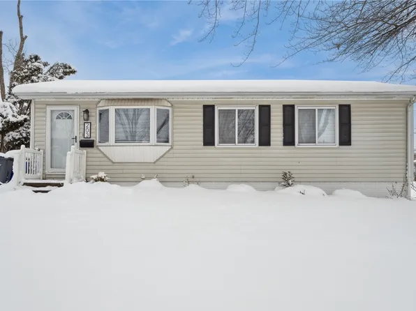 203 Alma Dr NW, Cedar Rapids, IA 52405
