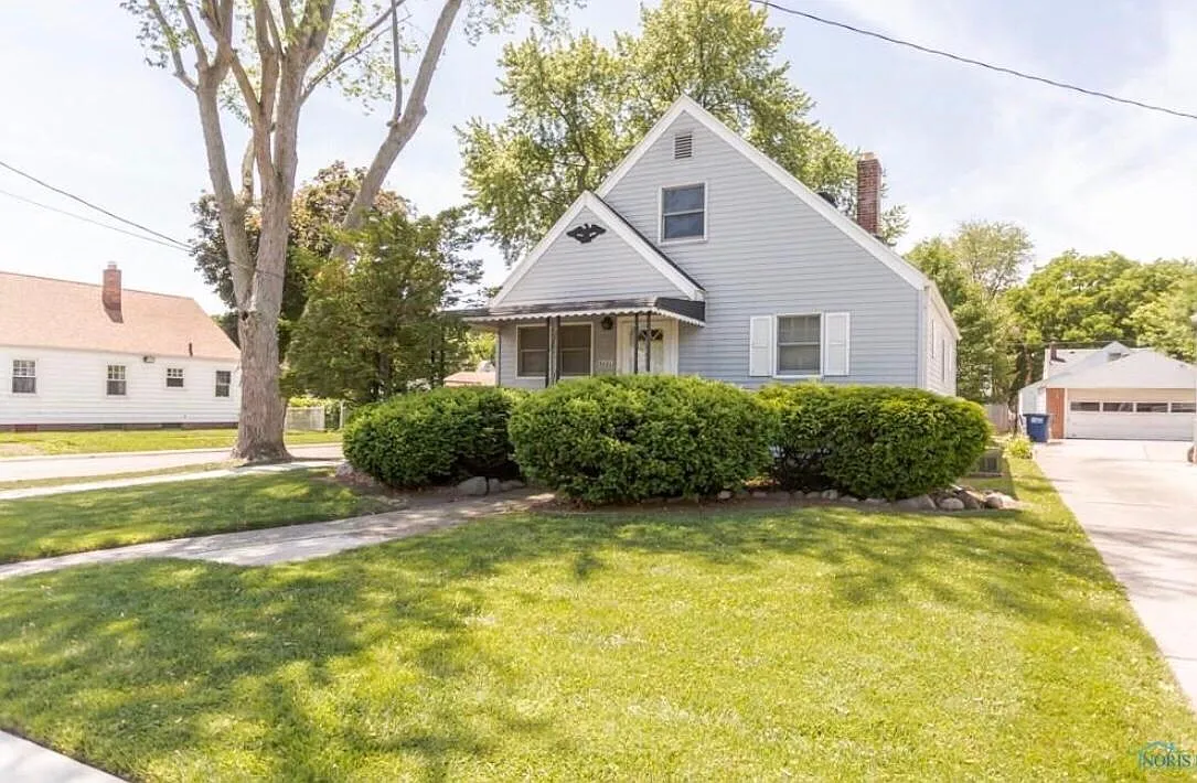 4631 Burnham Ave photo 1