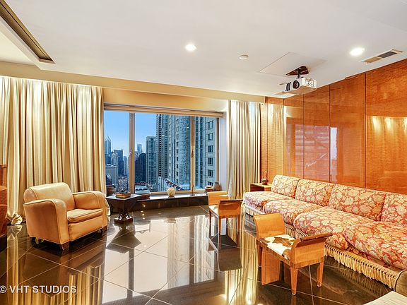 5th image of 950 N Michigan Ave APT 4006