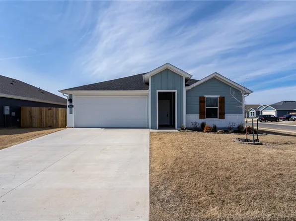 302 E Seville St, Siloam Springs, AR 72761