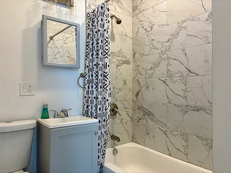 5325 N Damen Ave #2 — Photo 6