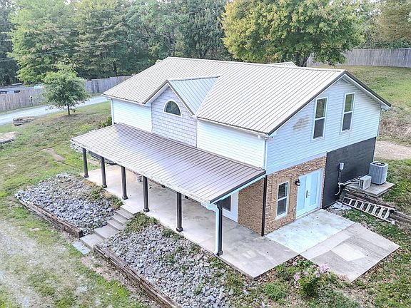 3rd image of 137 Farley Ln