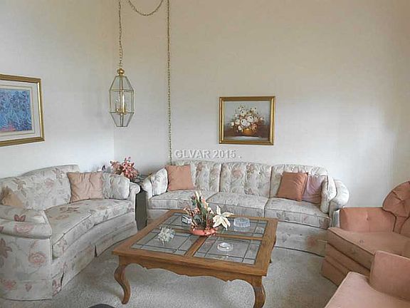 3rd image of 923 Villa Grande Way