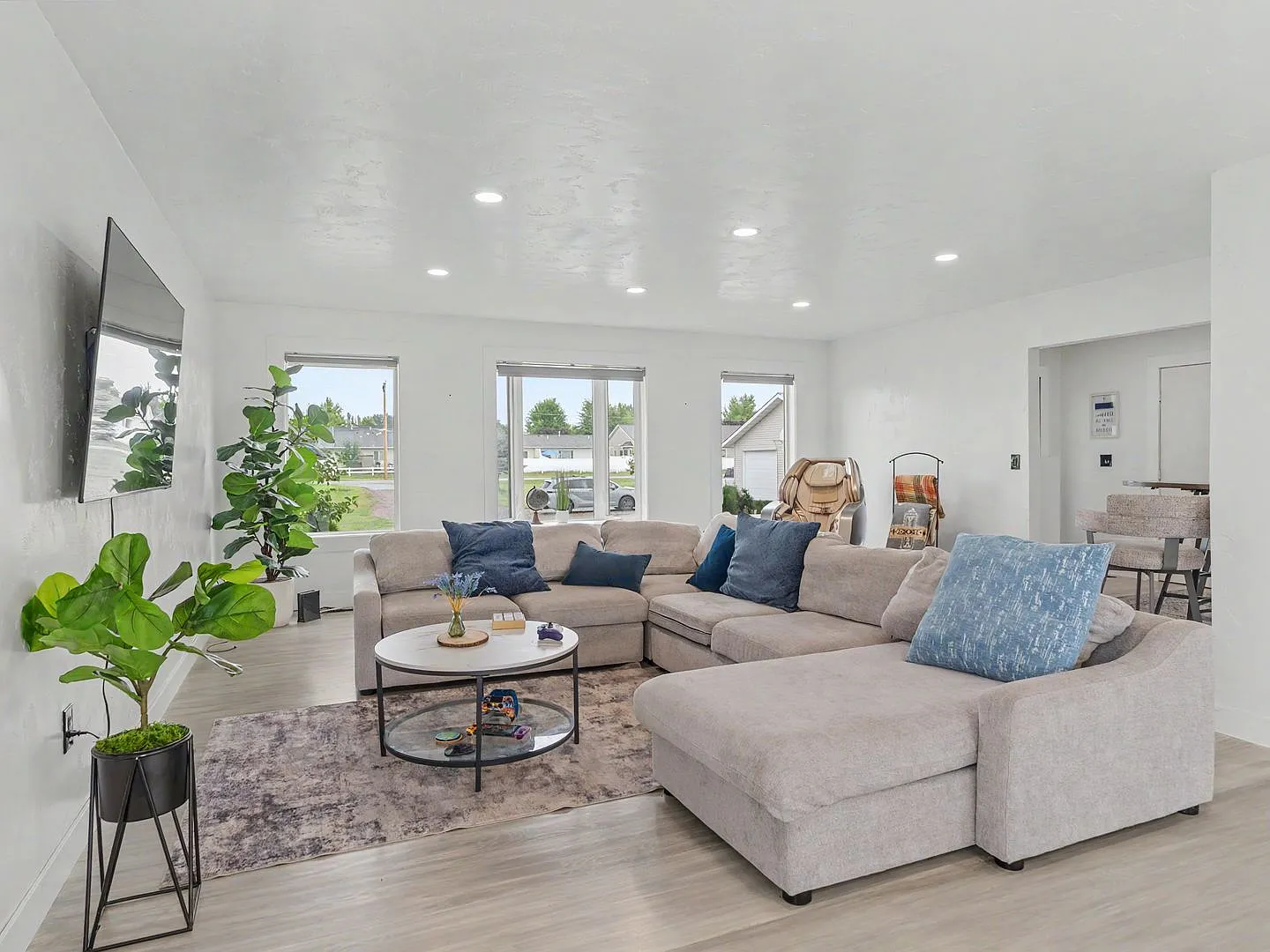 Spacious Furnished Home with Mountain Views and Room to Enjoy — Photo 3