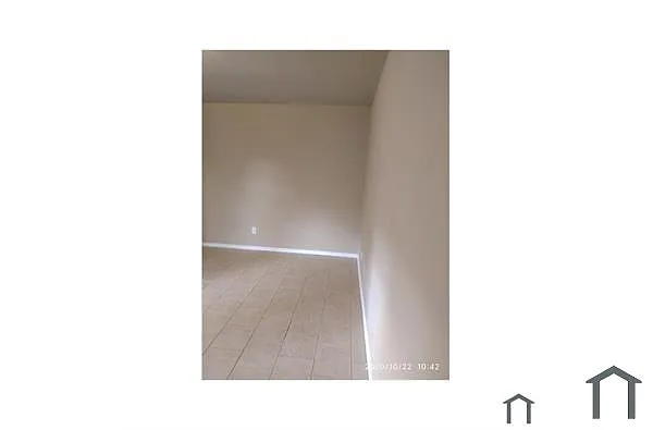 Building Photo - 8034 Antoine Dr #123
