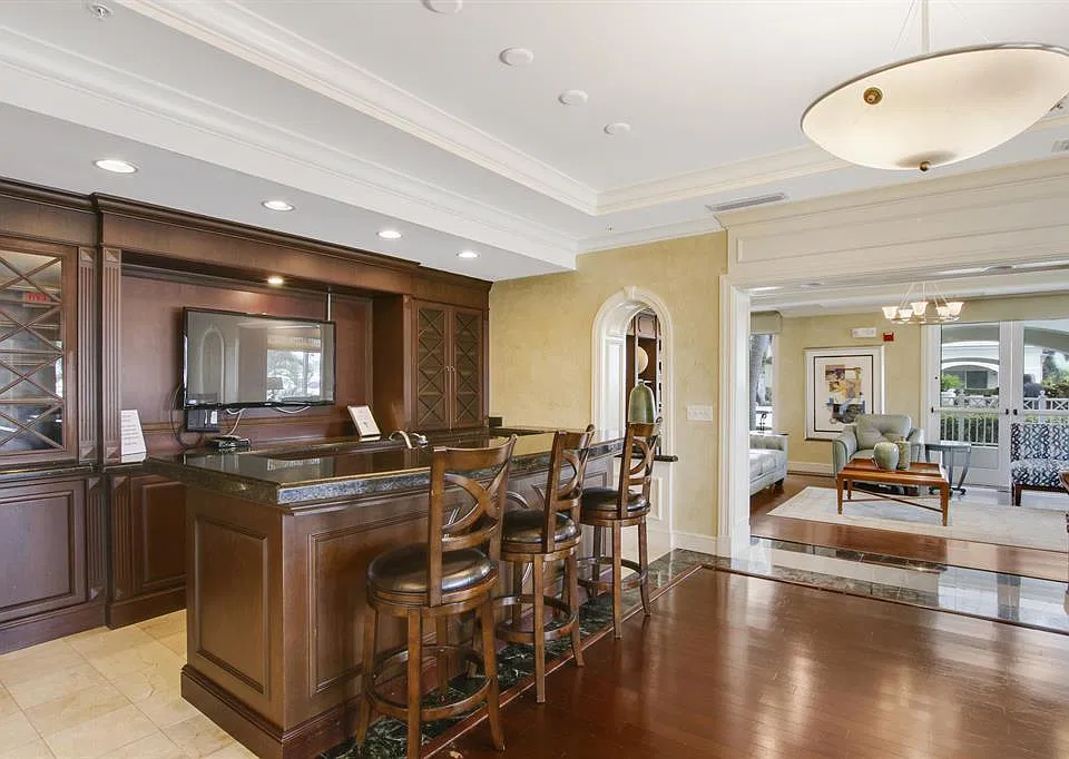 806 Windward Way #305