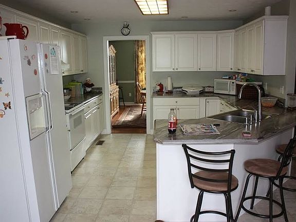 5th image of 1008 Great Oaks Dr
