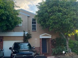 8608 NW 193rd Ter, Hialeah, FL 33015