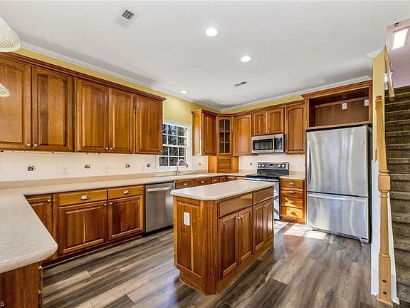 5th image of 900 Brown Ridge Rd