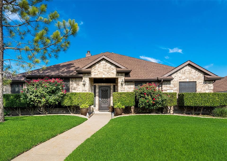 1st image of 1137 Essex Dr