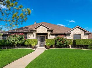 1137 Essex Dr, Cedar Hill, TX 75104
