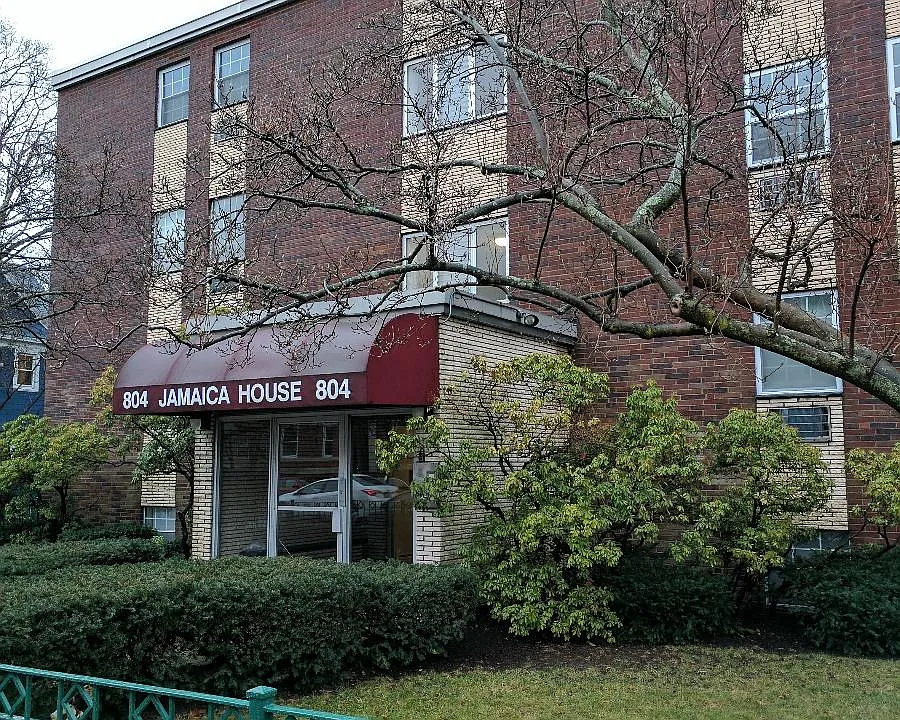 804 Centre St #8