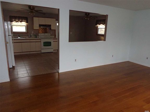 3rd image of 66 Ronkonkoma Blvd