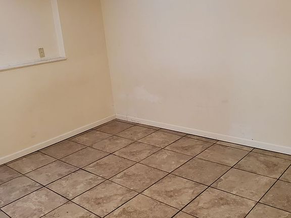 5th image of 704 Demaret Dr APT C
