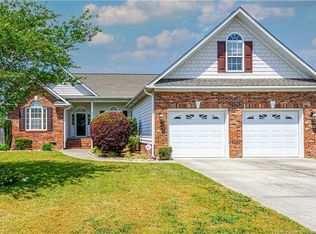 5912 Gentleman Dr, Hope Mills, NC 28348