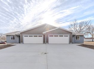 306 W 1st St Unit B, Lake Park, IA 51347