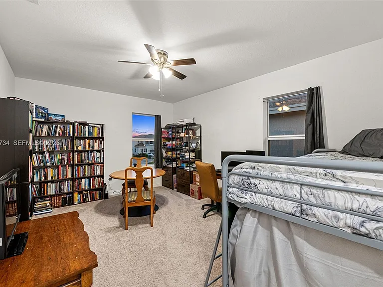 525 NE 6th Pl — Photo 22