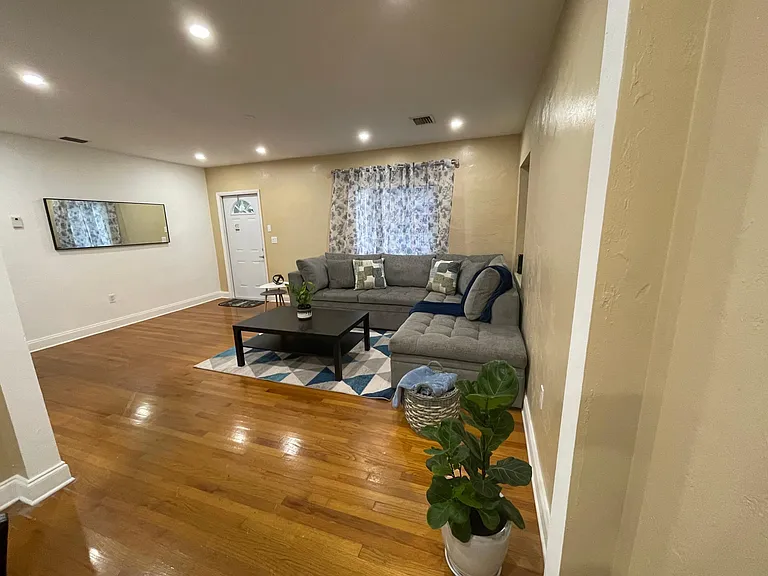 155 SW 33rd Ave — Photo 17