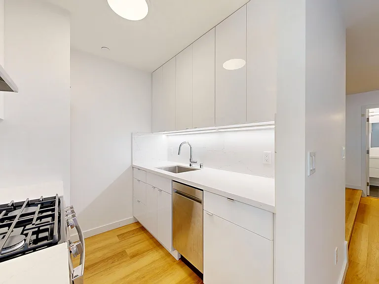 2425 Buchanan St #113 — Photo 6