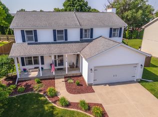 1712 Royal Pointe Dr, Bloomington, IL