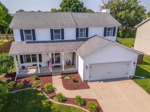 1712 Royal Pointe Dr, Bloomington, IL 61704