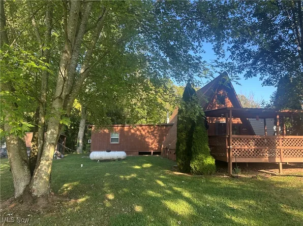 1044 Staunton Tpke, Petroleum, WV 26161