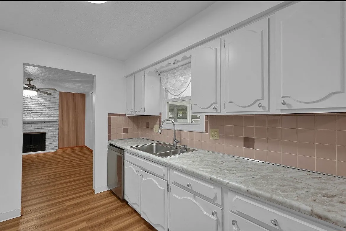 3 bed, 2043 sqft, $2,200 — Photo 4