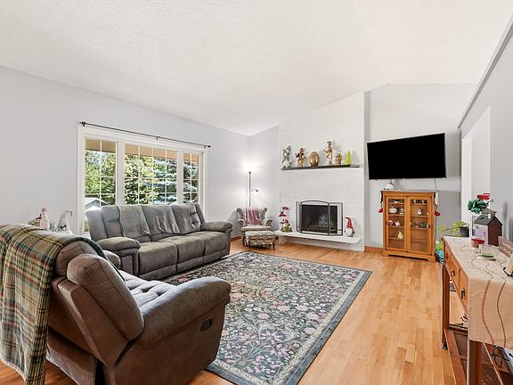 living room - dining room and kitchen easily accessed