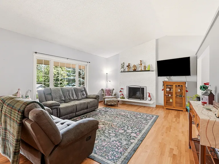 living room - dining room and kitchen easily accessed
