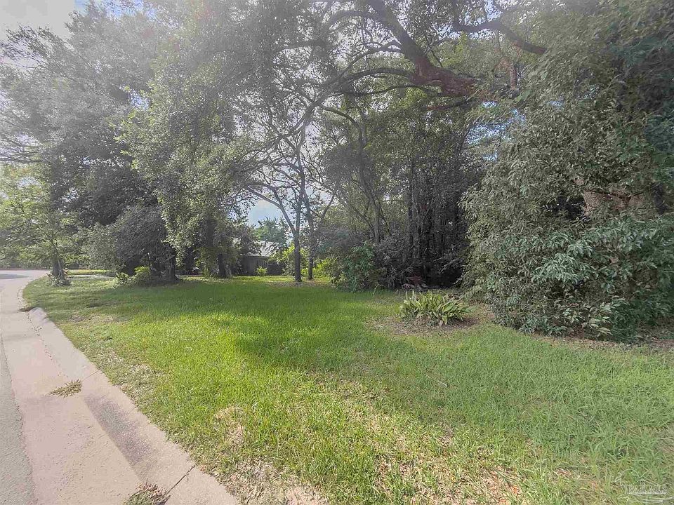 1st image of 410 Twin Lakes Dr