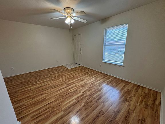 4th image of 1701 Benttree Dr APT C