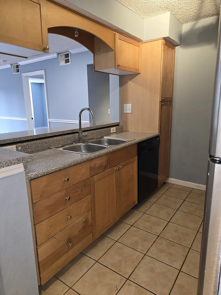 Building Photo - 2500 Winding Creek Blvd #E205