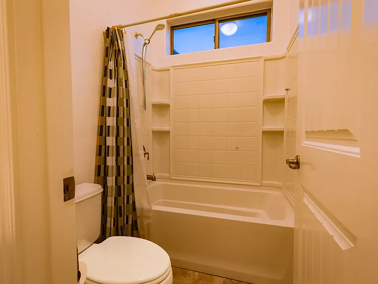 562 E Janet Way — Photo 18