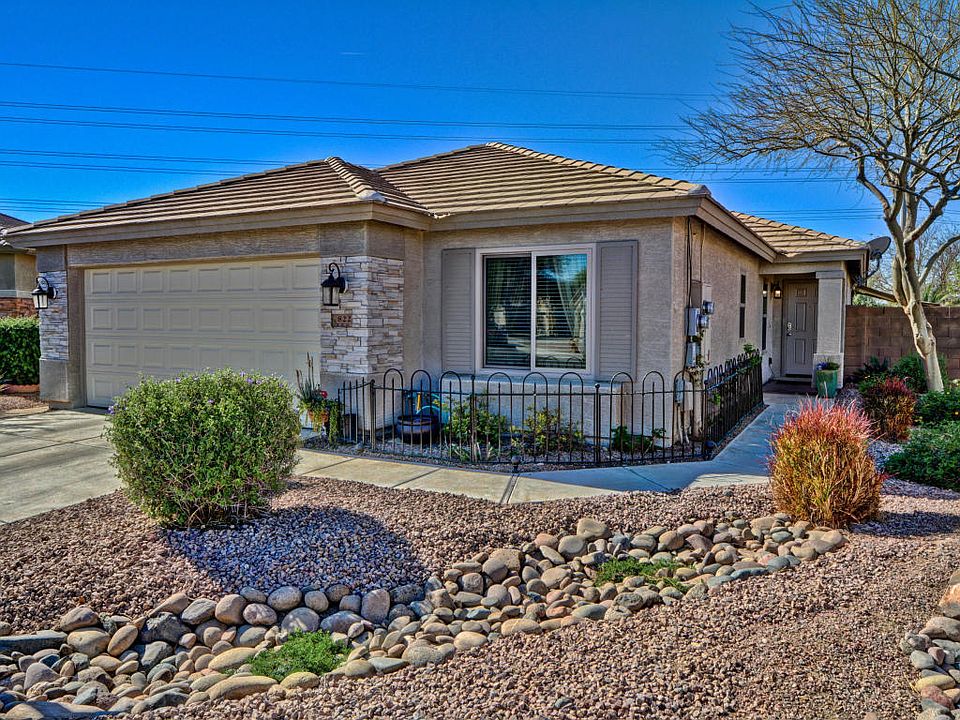 2nd image of 822 S 122nd Ln