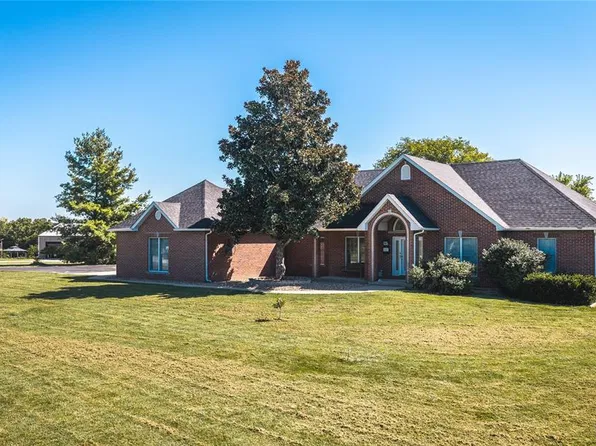 10050 Vintage Ln, Rolla, MO 65401