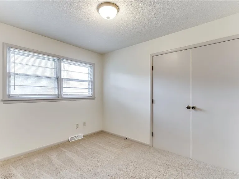 554 S Circle Dr — Photo 8