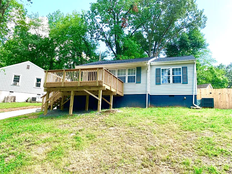 714 Woodlawn Dr — Photo 1
